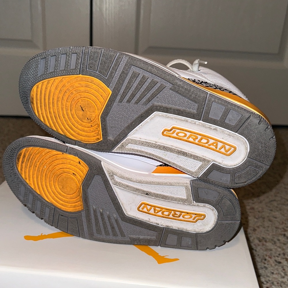 Jordan 3 Retro White and Laser Orange - Picture 5 of 8